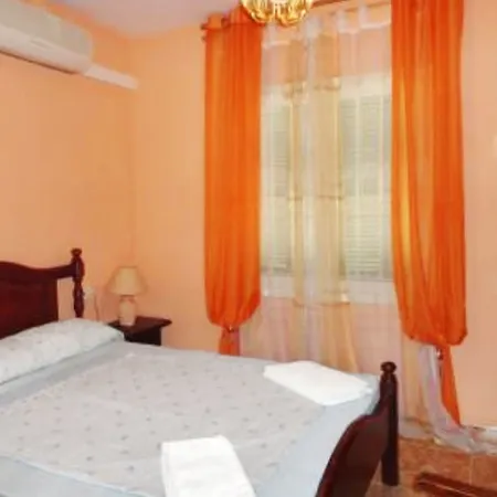 Well-appointed, 4-bedroom House In Alcudia With A Furnished Terrace An 公寓 *